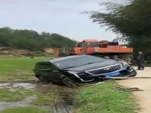 榕资兴市吊车电话_吊车出租安全作业基本4大要点