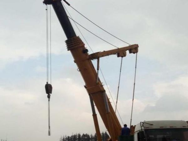 岫岩吊车公司_为什么企业要找吊车租赁公司租吊车？